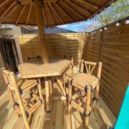 Location Climatisee Exterieur Et Piscine فندق مبيت وإفطار Robiac