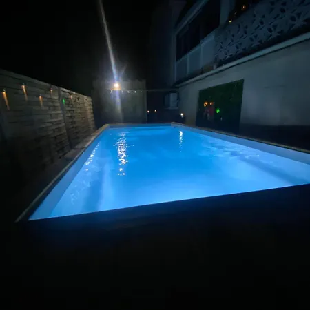 Location Climatisee Exterieur Et Piscine 3*