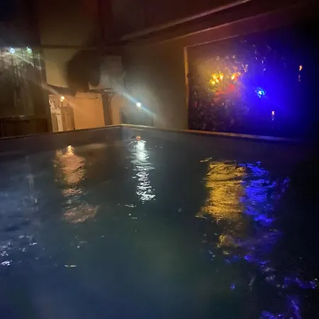 Location Climatisee Exterieur Et Piscine 3*