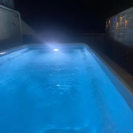Location Climatisee Exterieur Et Piscine Bed & Breakfast Robiac
